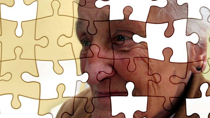 תמונת פאזל של אדם קשיש המסמלת את מחלת אלצהיימר